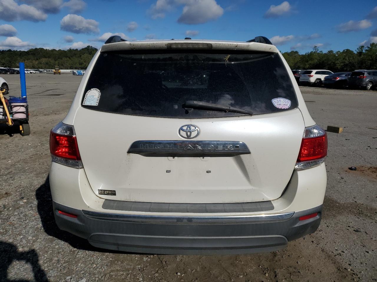 2013 TOYOTA HIGHLANDER SE photo 6