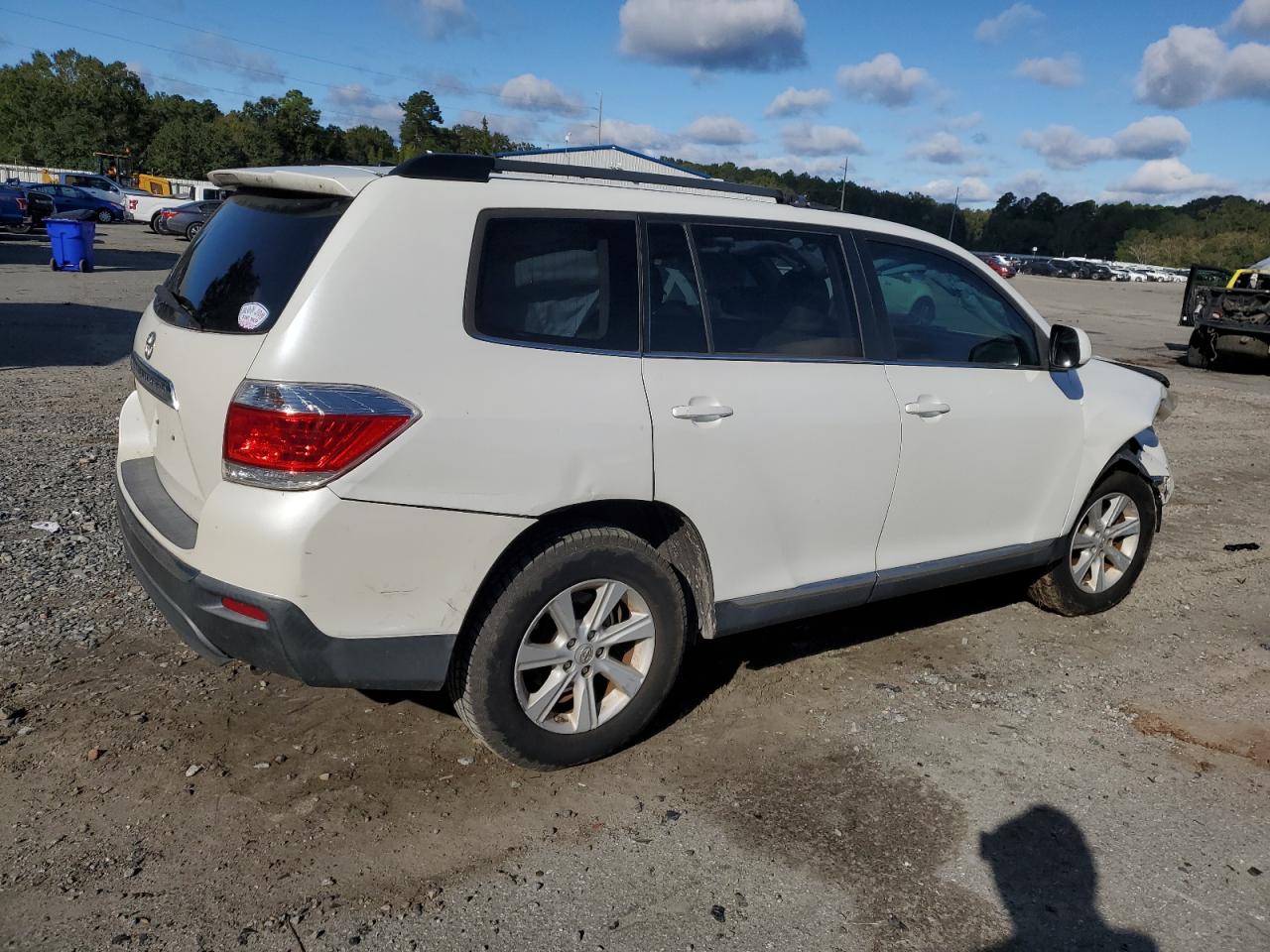 2013 TOYOTA HIGHLANDER SE photo 3