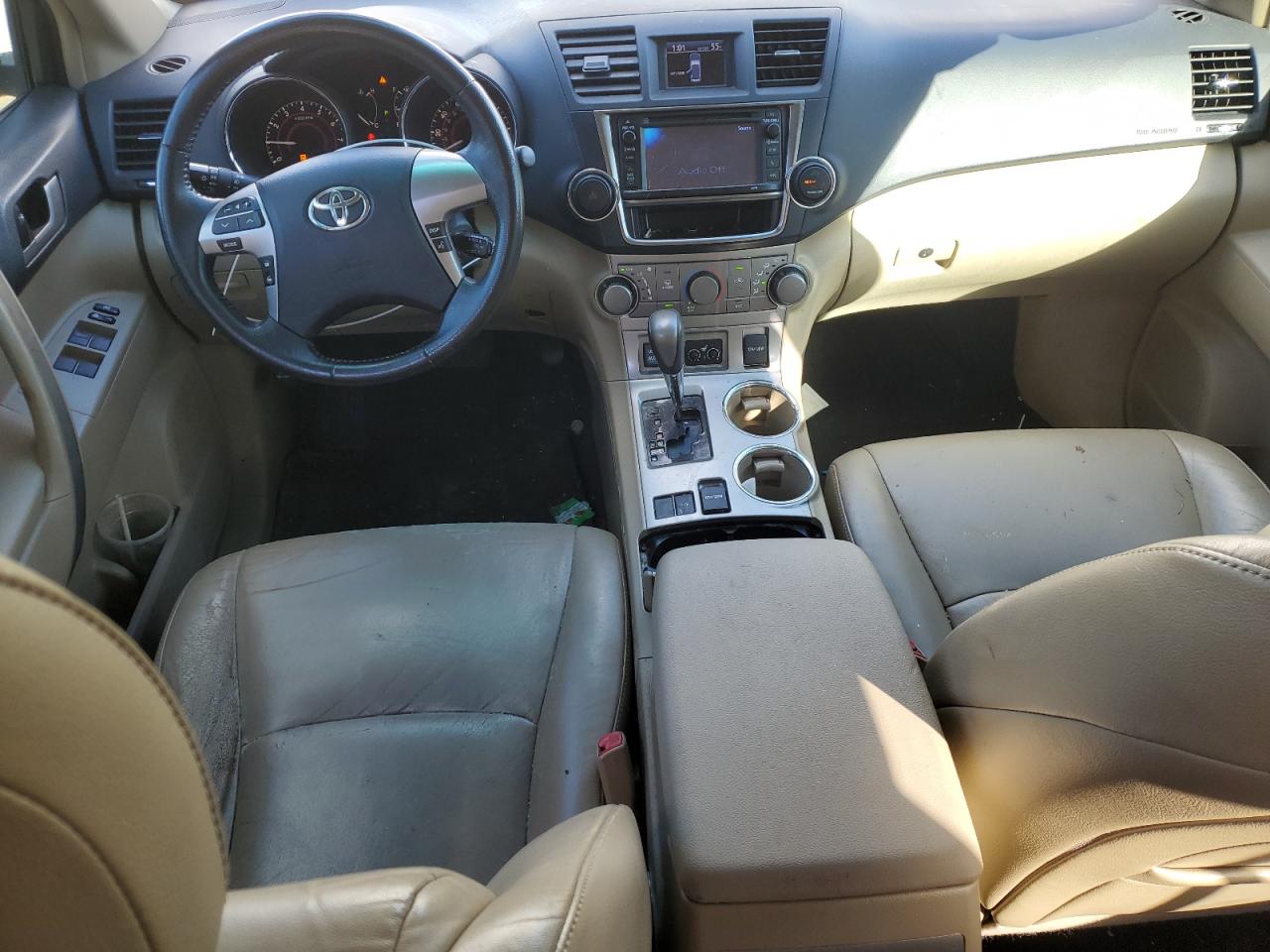 2013 TOYOTA HIGHLANDER SE photo 8