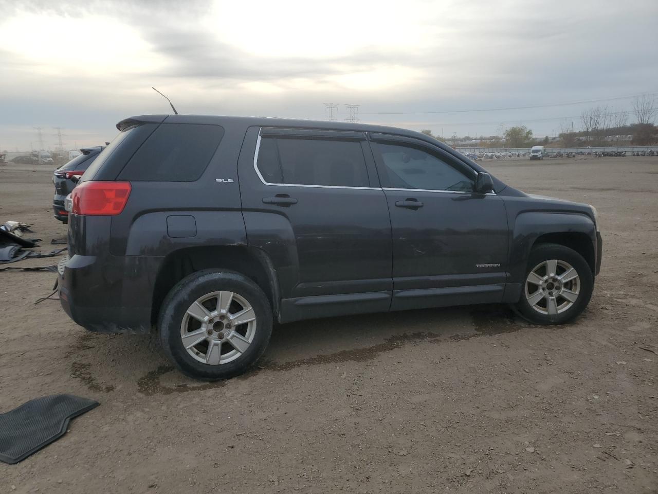 2013 GMC TERRAIN photo 3