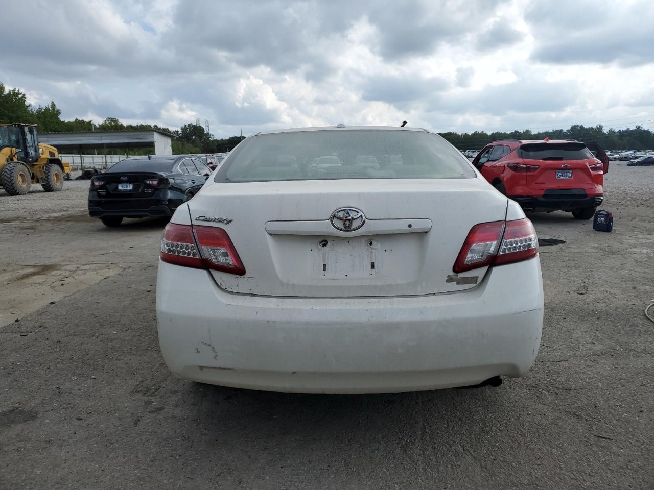 2011 TOYOTA CAMRY BASE photo 16