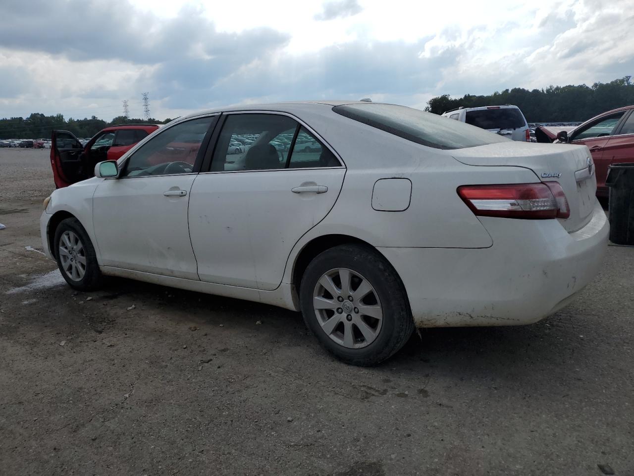 2011 TOYOTA CAMRY BASE photo 4