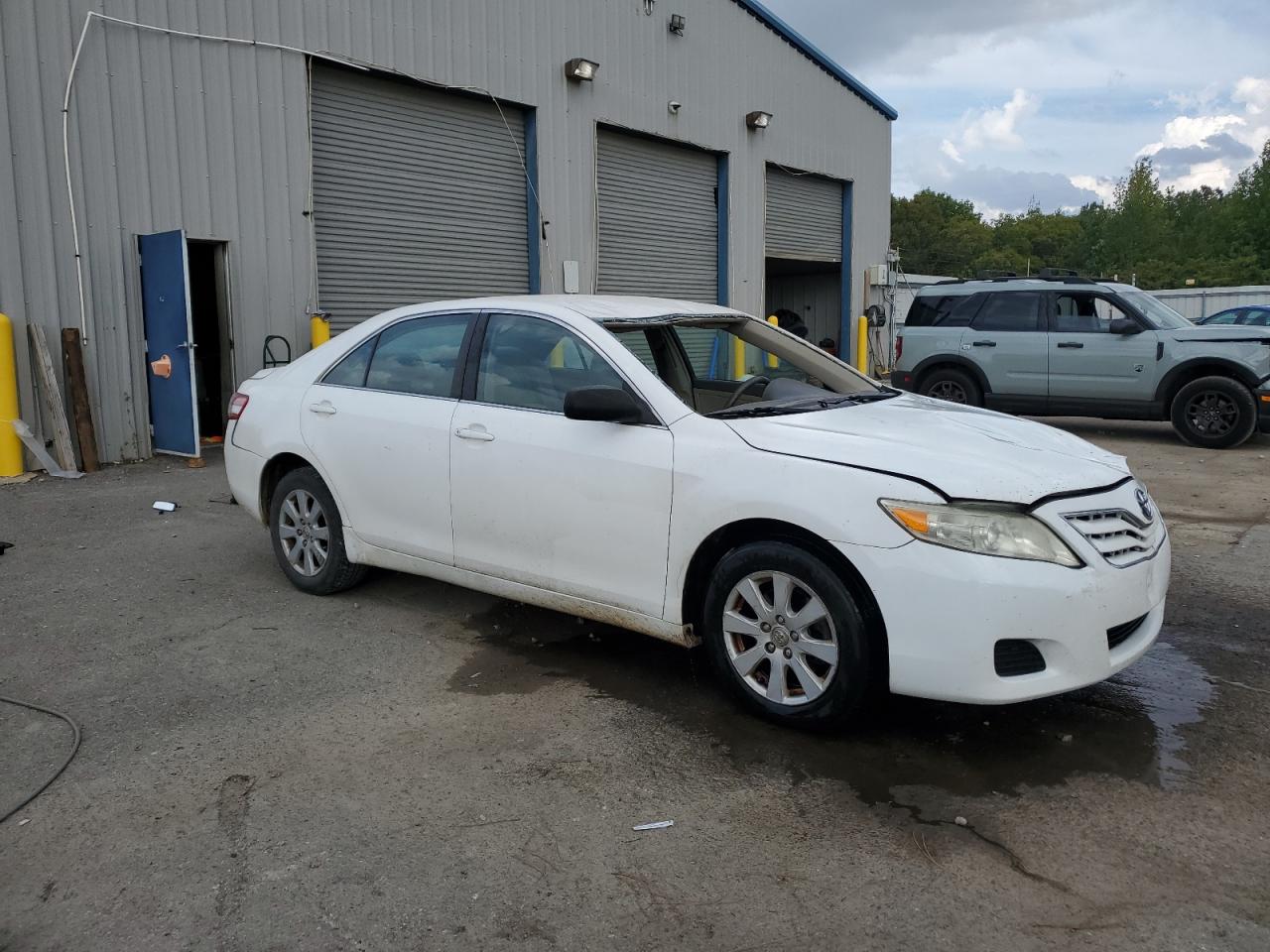 2011 TOYOTA CAMRY BASE photo 10