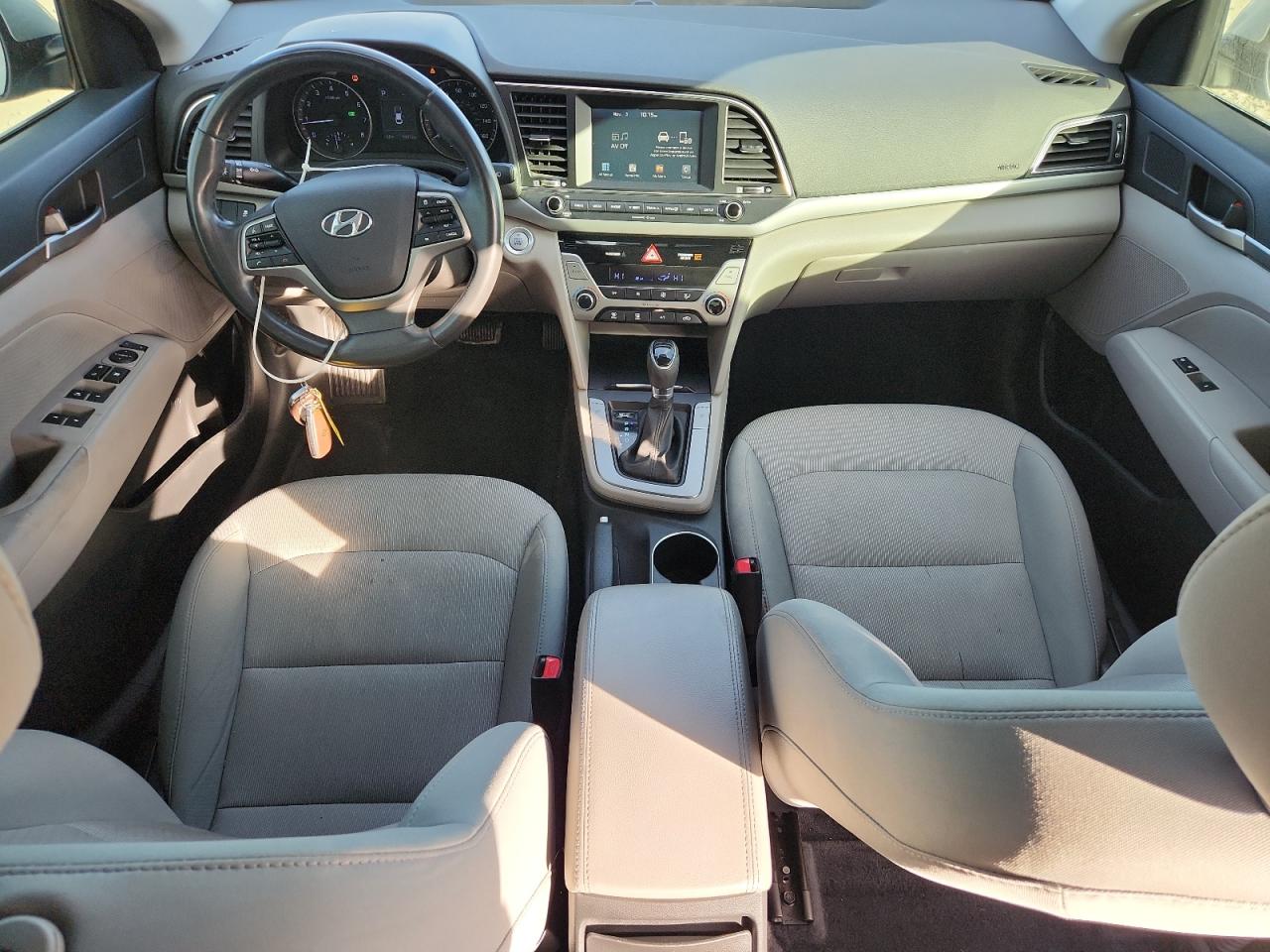 2017 HYUNDAI ELANTRA SE photo 8