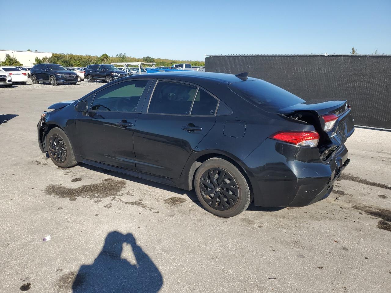 2022 TOYOTA COROLLA LE photo 3