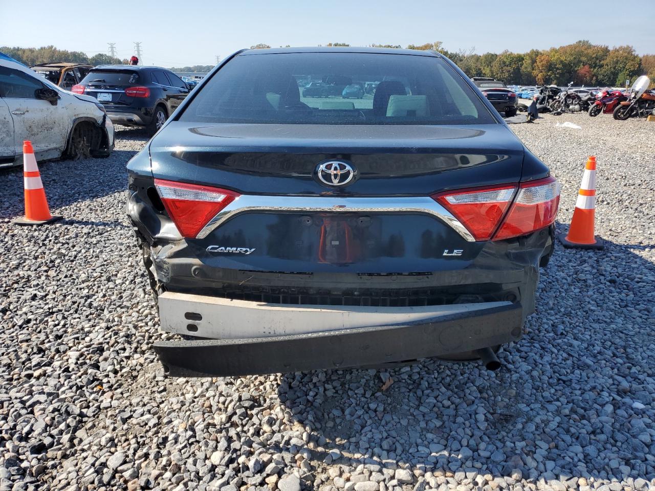 2016 TOYOTA CAMRY LE photo 16