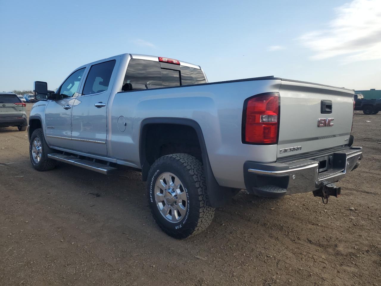 2015 GMC SIERRA K2500 SLT photo 3