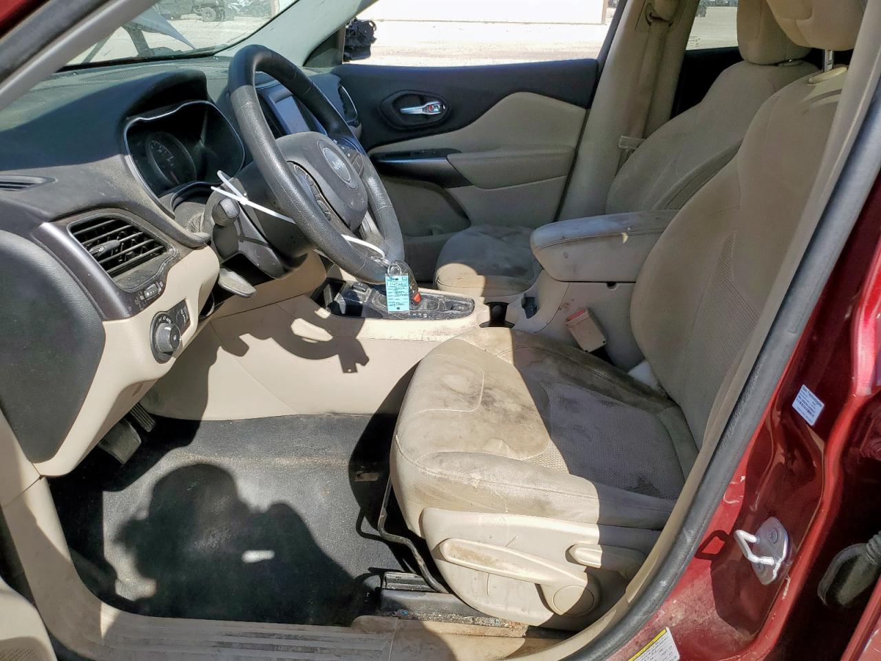 2019 JEEP CHEROKEE photo 7