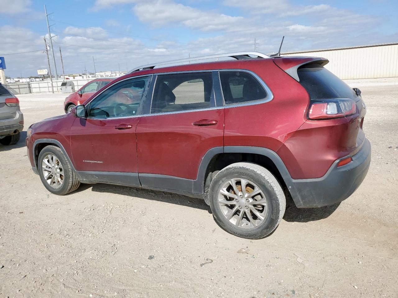 2019 JEEP CHEROKEE photo 2