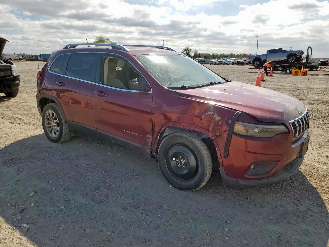 2019 JEEP CHEROKEE photo 4