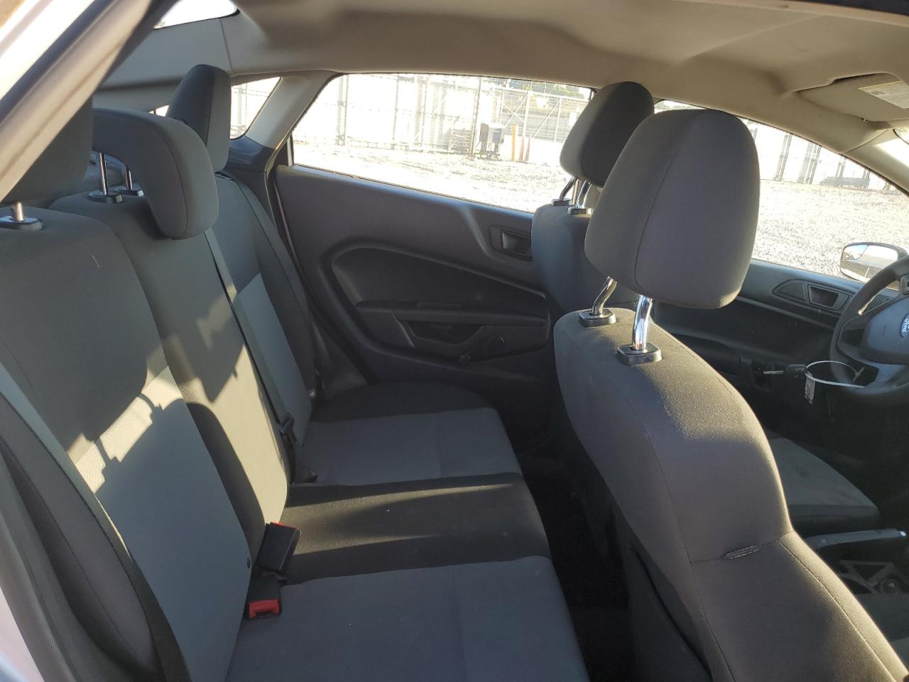 2016 FORD FIESTA S photo 28
