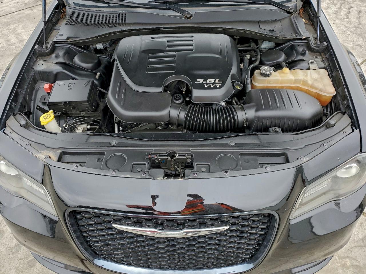 2019 CHRYSLER 300 S photo 21