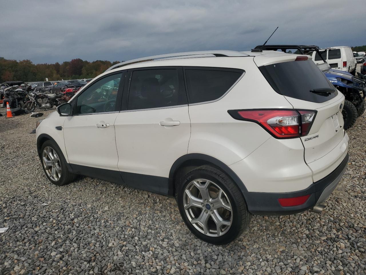 2017 FORD ESCAPE TITANIUM photo 4