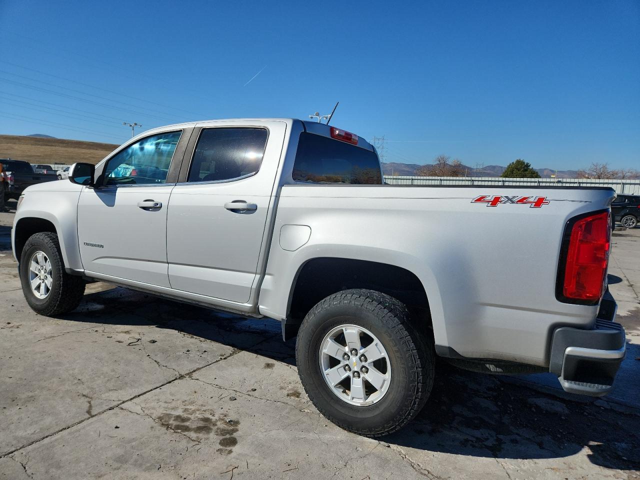 2019 CHEVROLET COLORADO photo 2