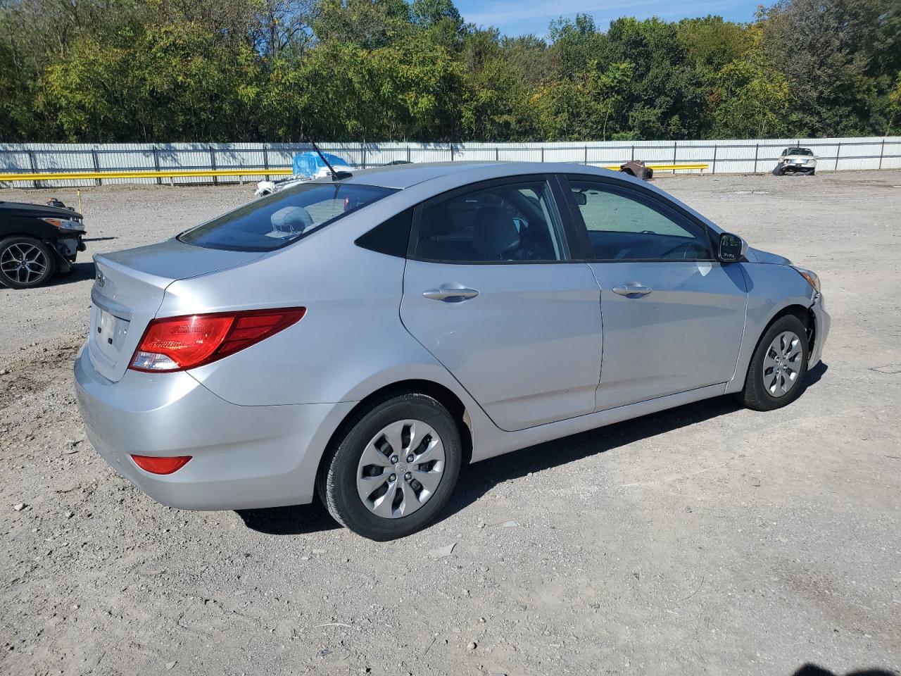 2017 HYUNDAI ACCENT SE photo 3