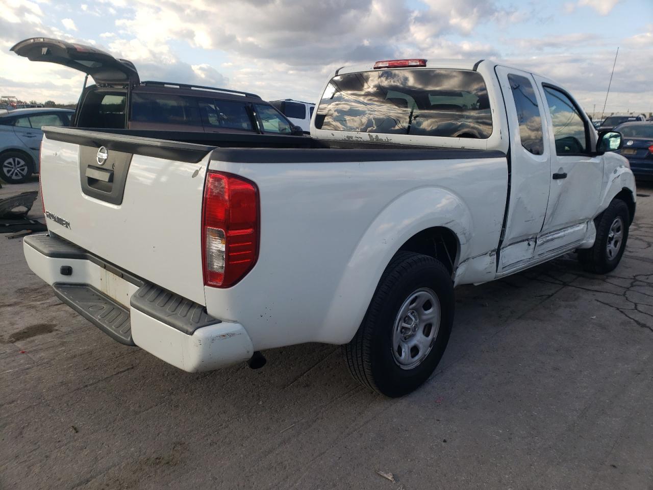 2017 NISSAN FRONTIER S photo 3