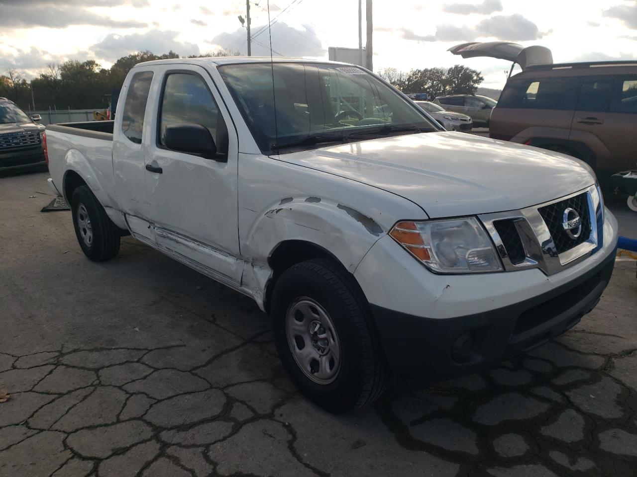 2017 NISSAN FRONTIER S photo 4