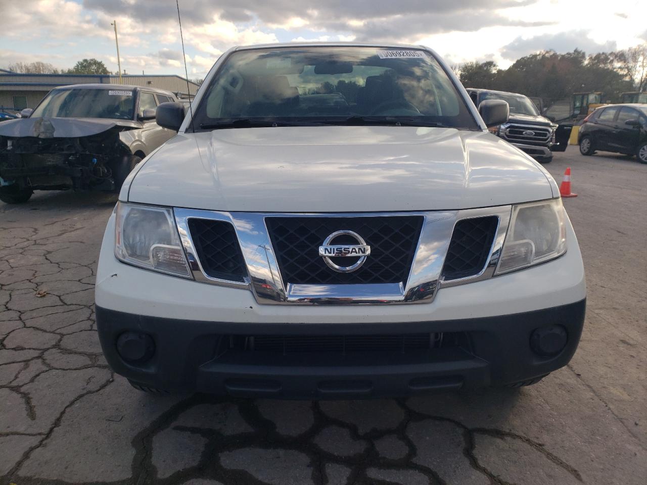 2017 NISSAN FRONTIER S photo 5
