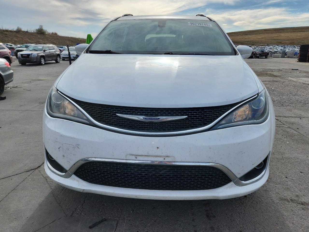 2019 CHRYSLER PACIFICA TOURING L photo 9