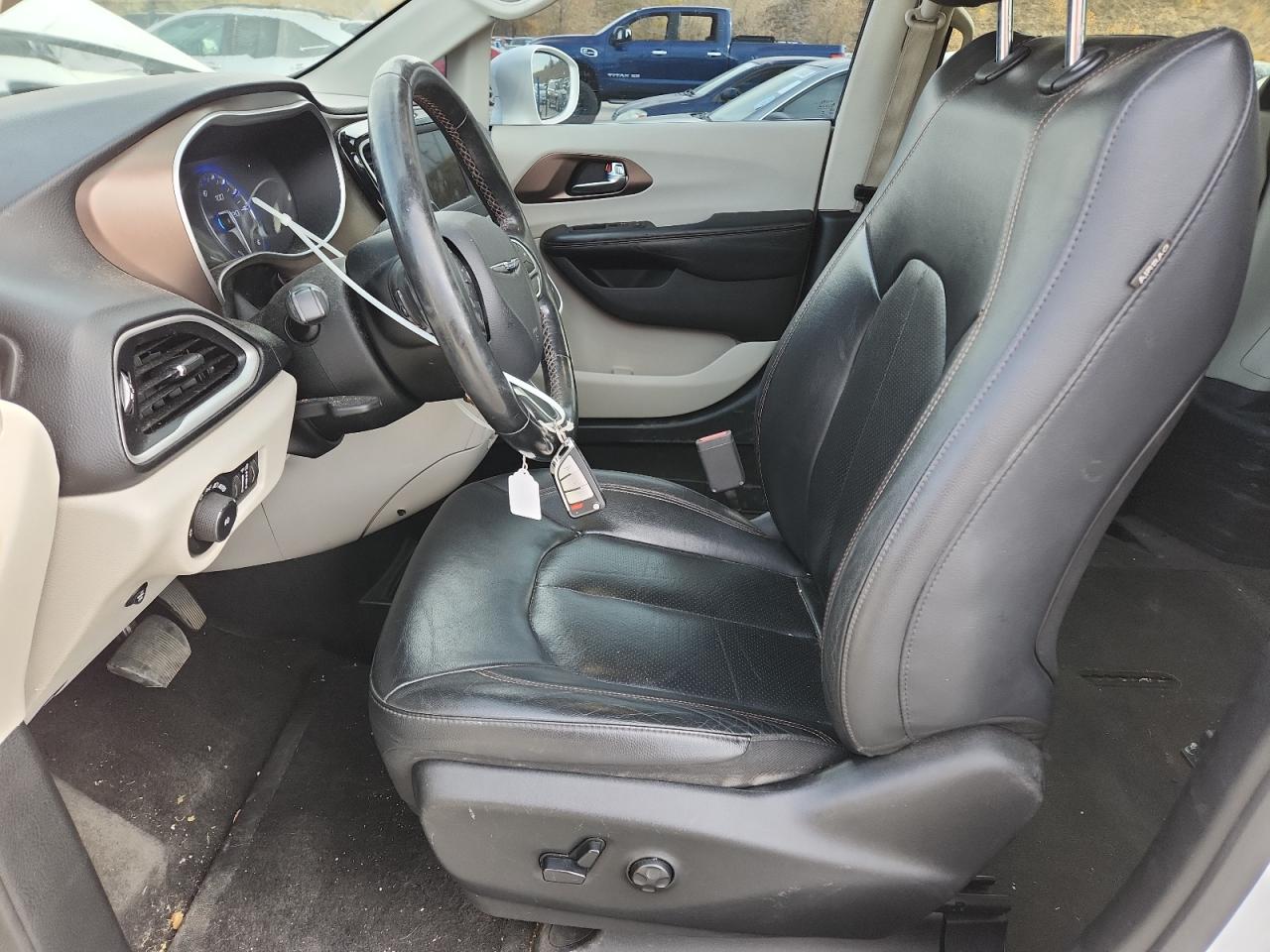 2019 CHRYSLER PACIFICA TOURING L photo 13