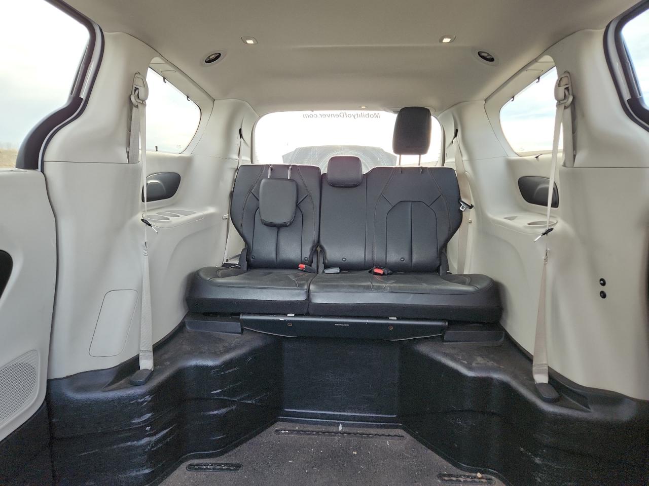 2019 CHRYSLER PACIFICA TOURING L photo 19