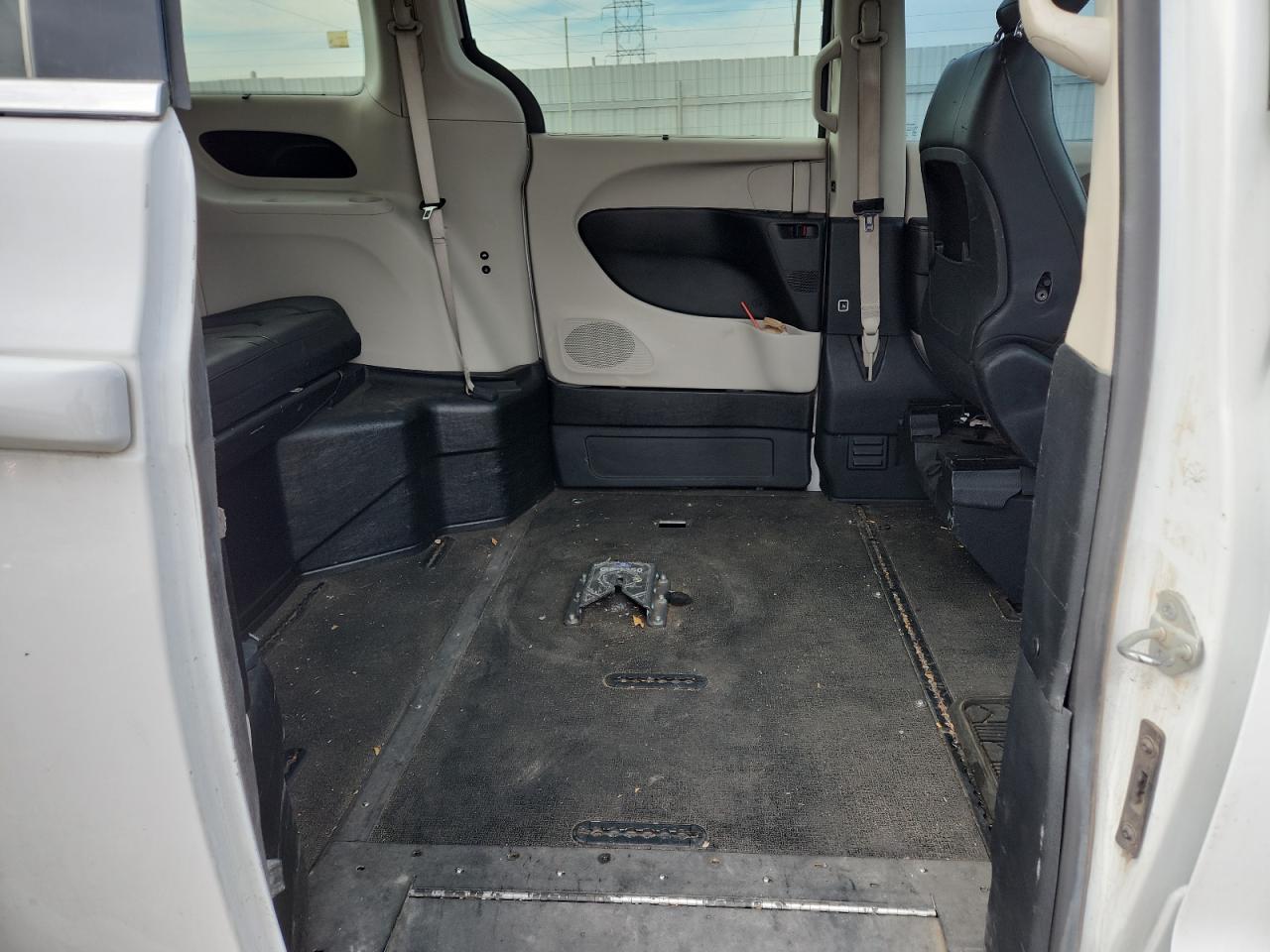 2019 CHRYSLER PACIFICA TOURING L photo 21