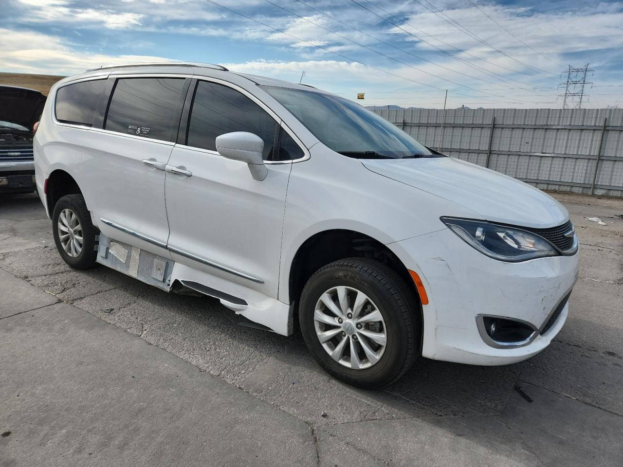 2019 CHRYSLER PACIFICA TOURING L photo 7