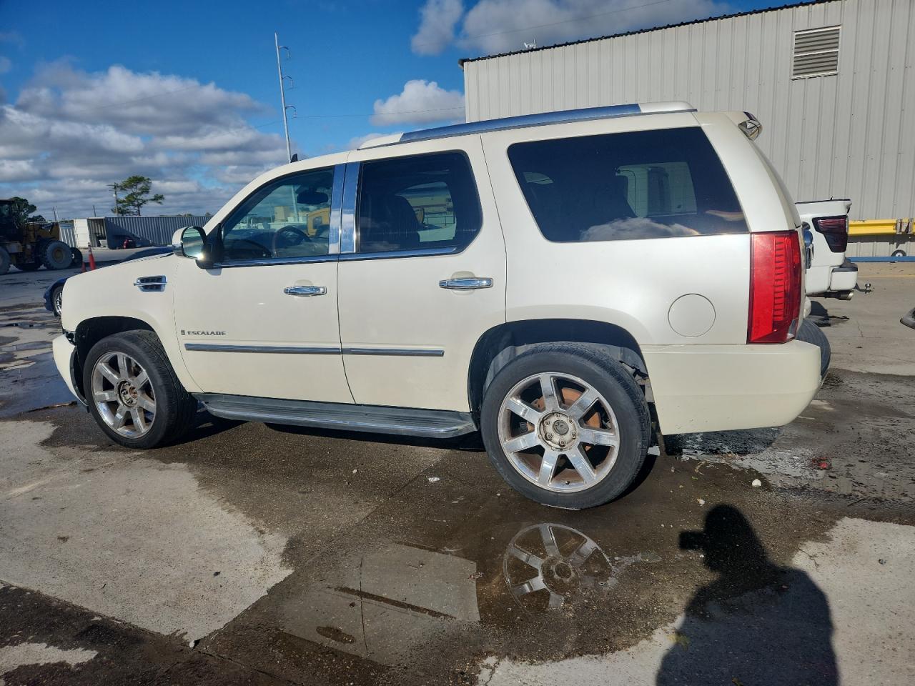 2008 CADILLAC ESCALADE LUXURY photo 3