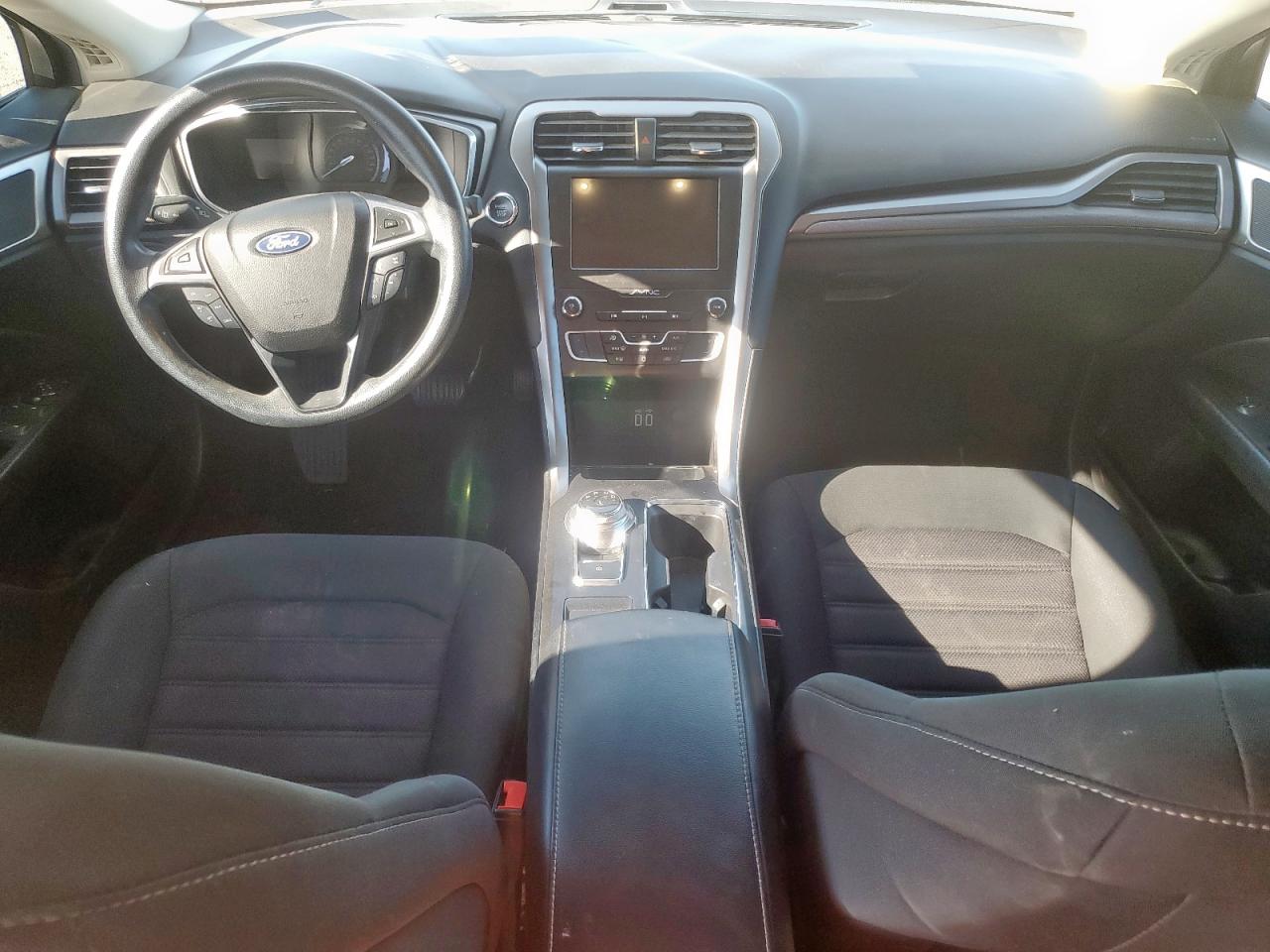 2020 FORD FUSION SE photo 8