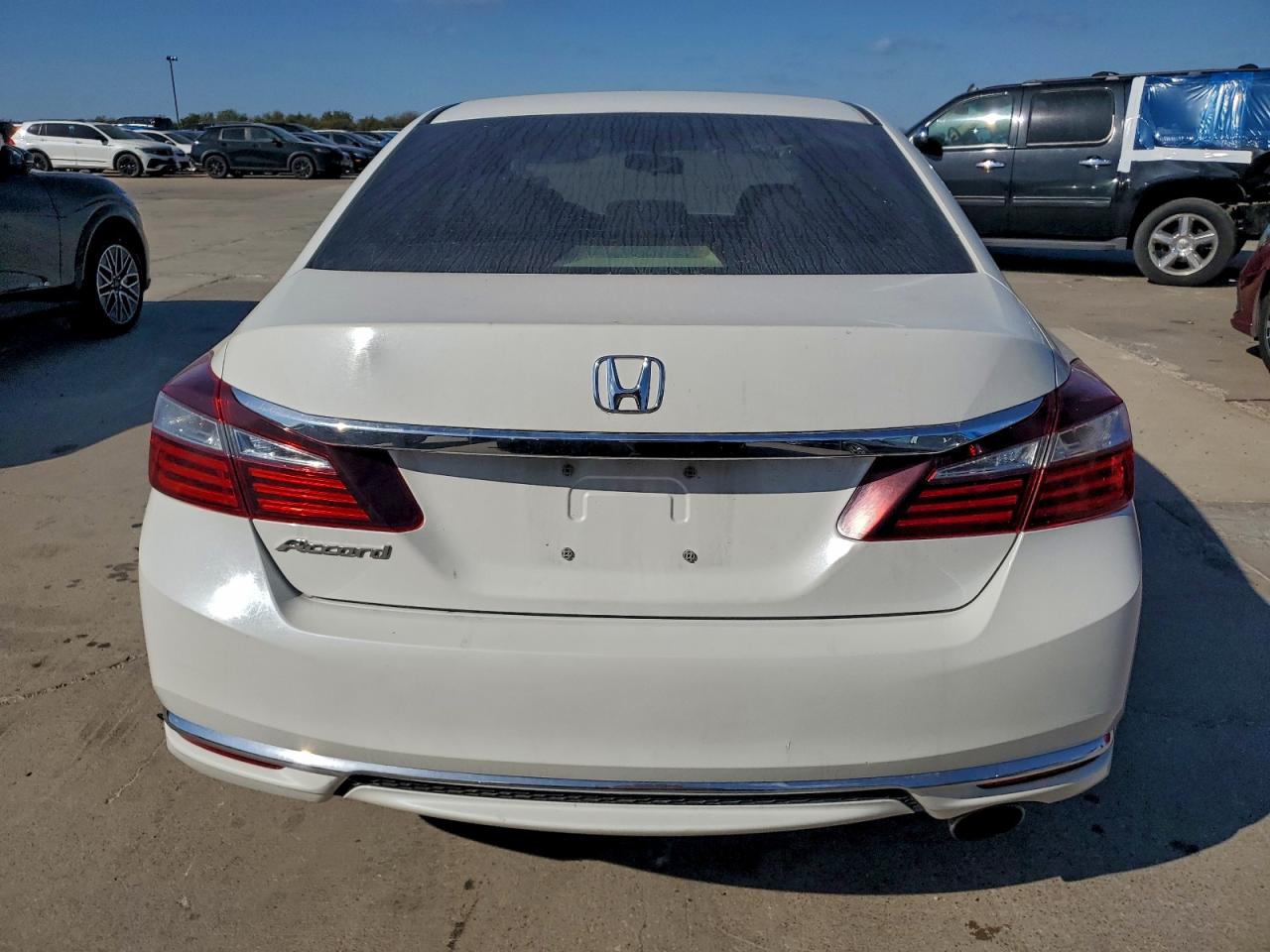 2017 HONDA ACCORD LX photo 16