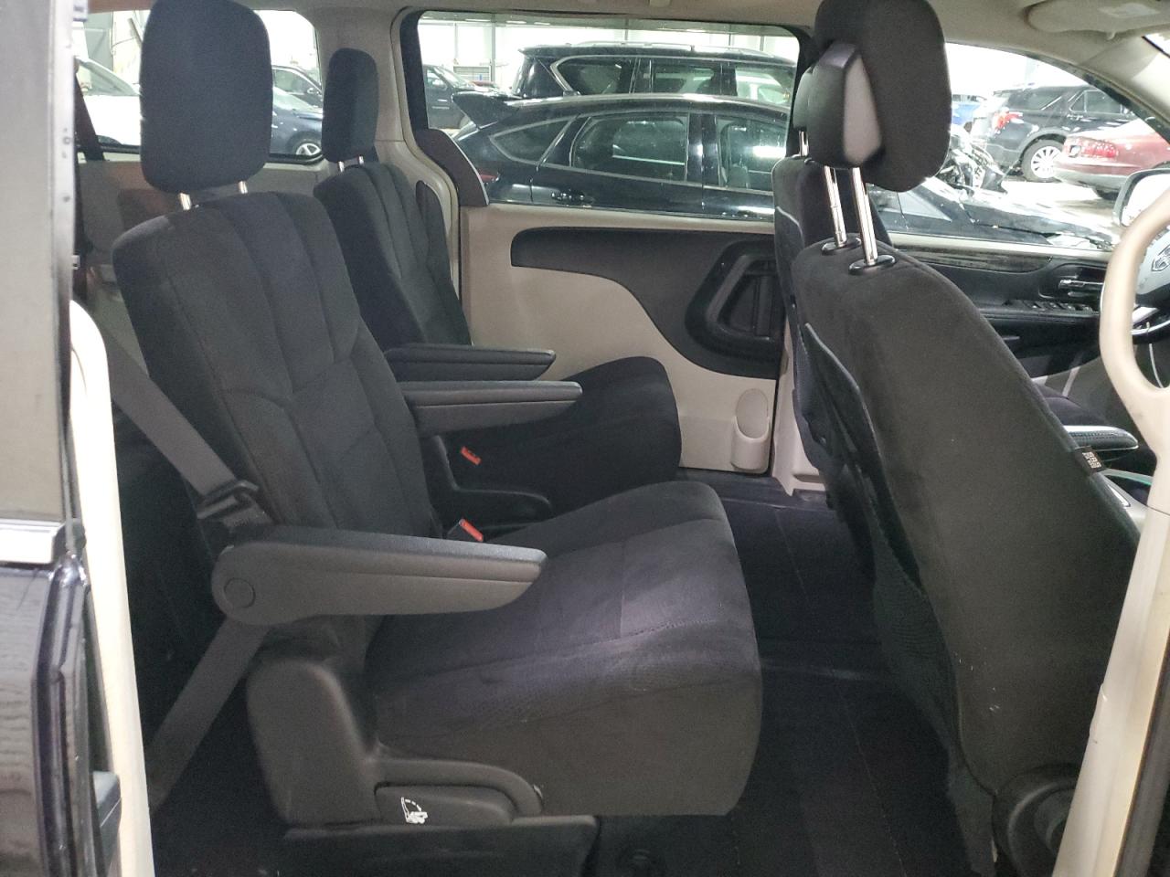 2011 DODGE GRAND CARAVAN CREW photo 11