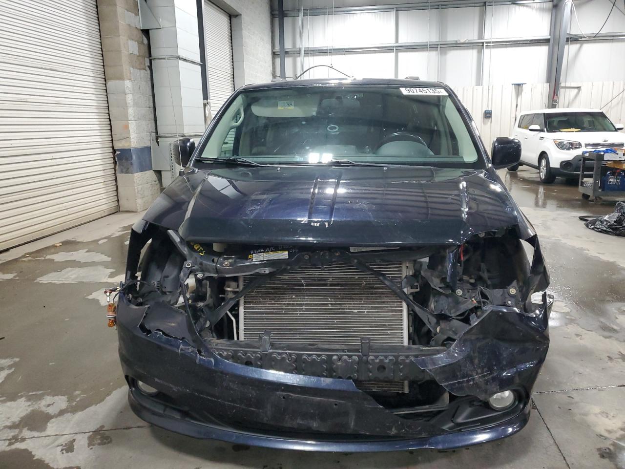 2011 DODGE GRAND CARAVAN CREW photo 5