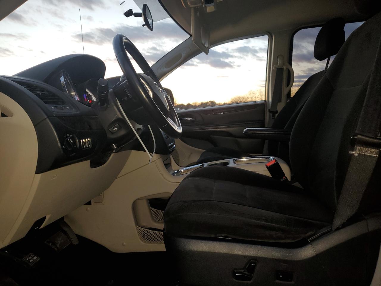 2011 DODGE GRAND CARAVAN CREW photo 7