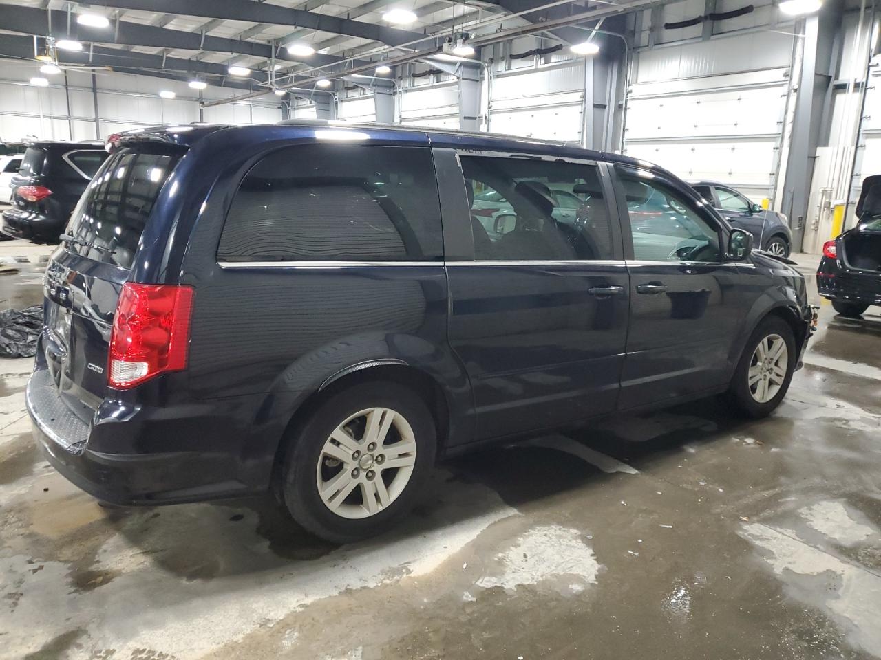 2011 DODGE GRAND CARAVAN CREW photo 3