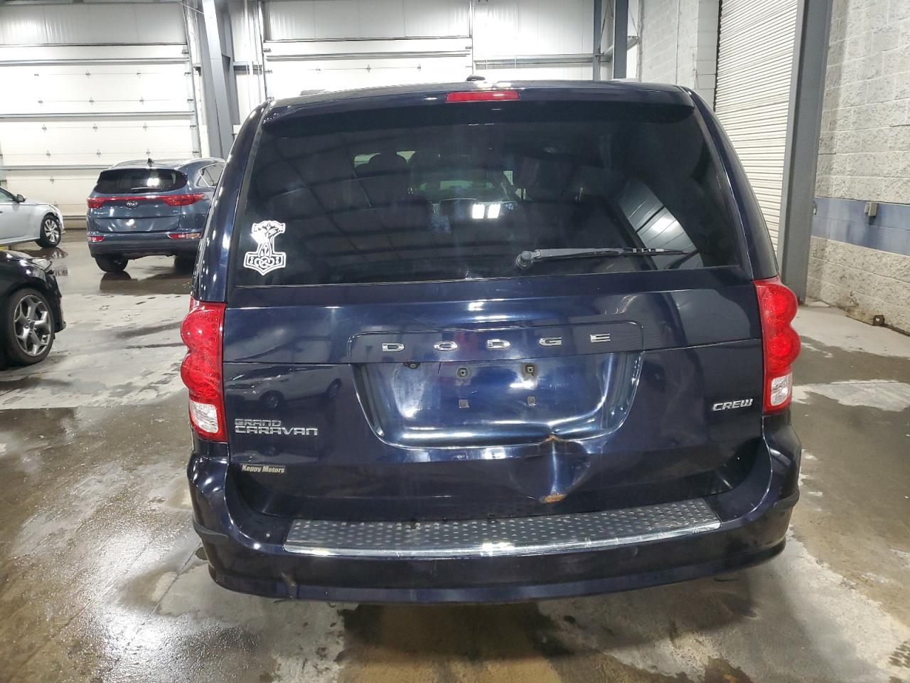 2011 DODGE GRAND CARAVAN CREW photo 6