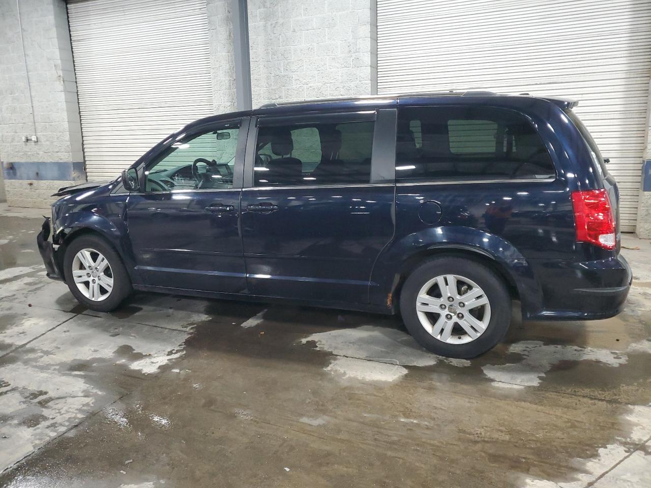 2011 DODGE GRAND CARAVAN CREW photo 2