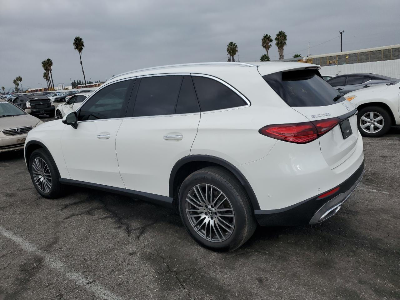 2025 MERCEDES-BENZ GLC 300 photo 2