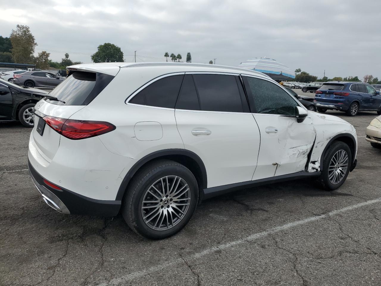 2025 MERCEDES-BENZ GLC 300 photo 3
