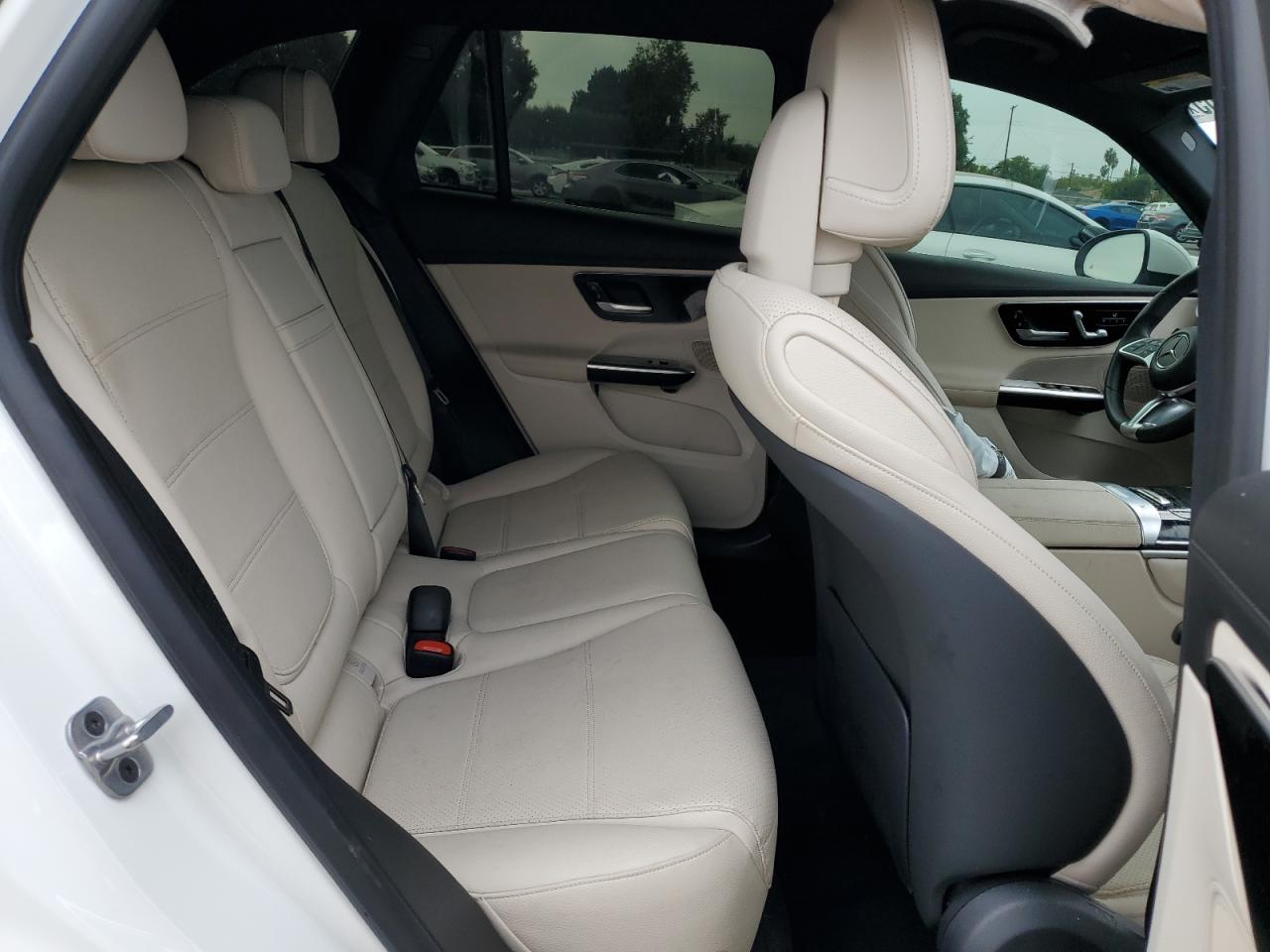 2025 MERCEDES-BENZ GLC 300 photo 11