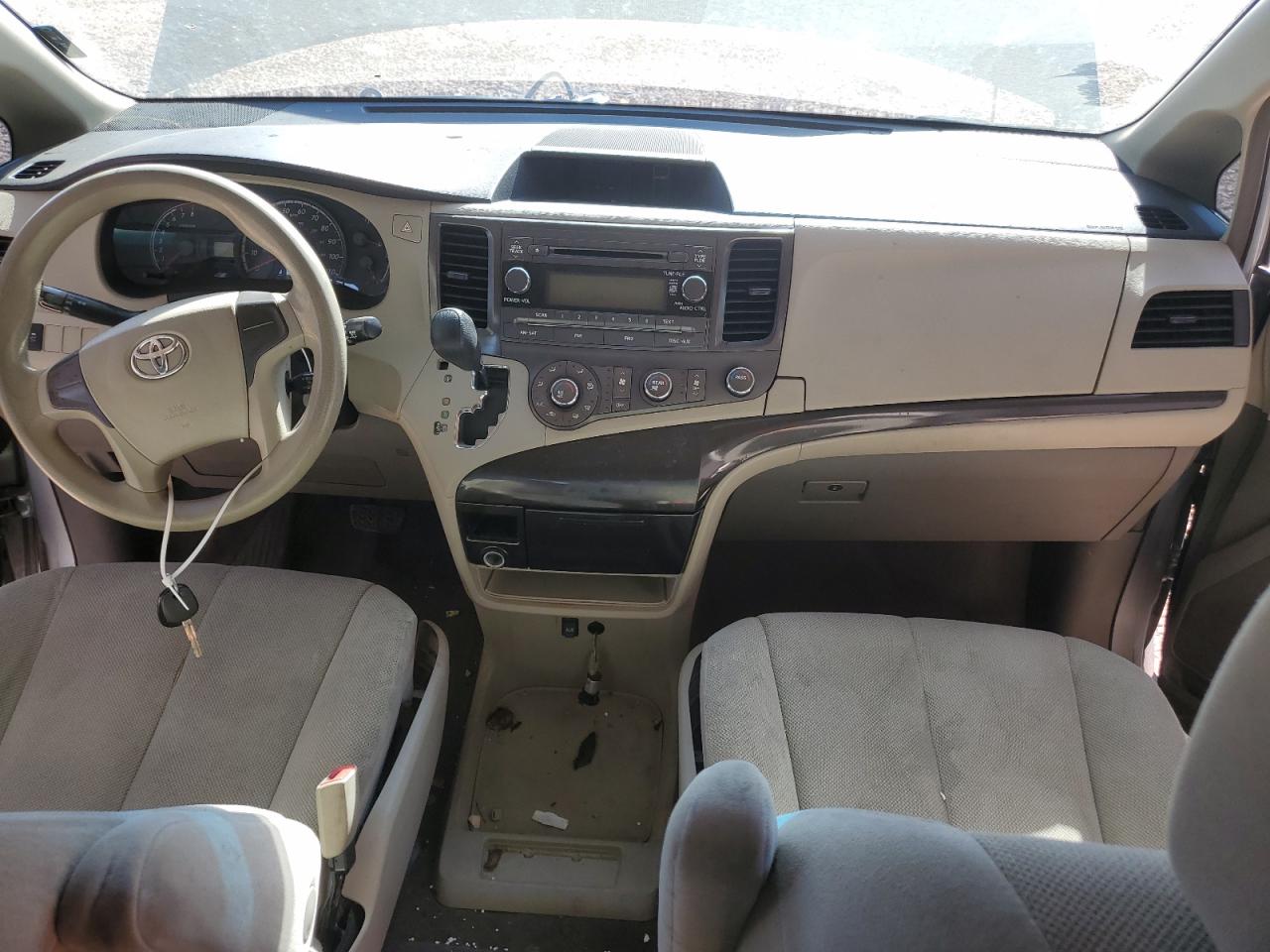 2014 TOYOTA SIENNA L 7-PASSENGER photo 8