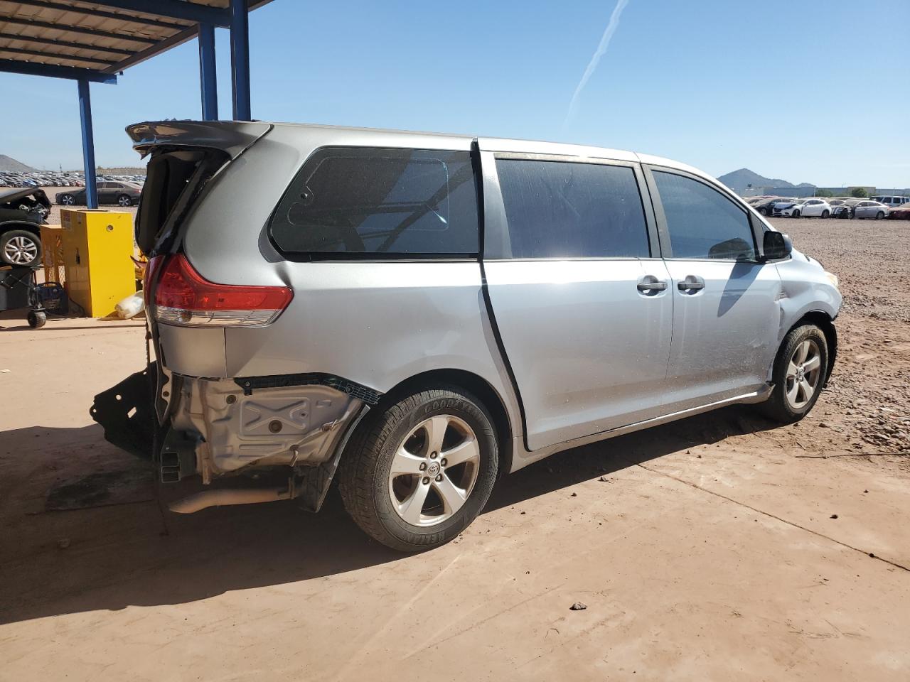 2014 TOYOTA SIENNA L 7-PASSENGER photo 3