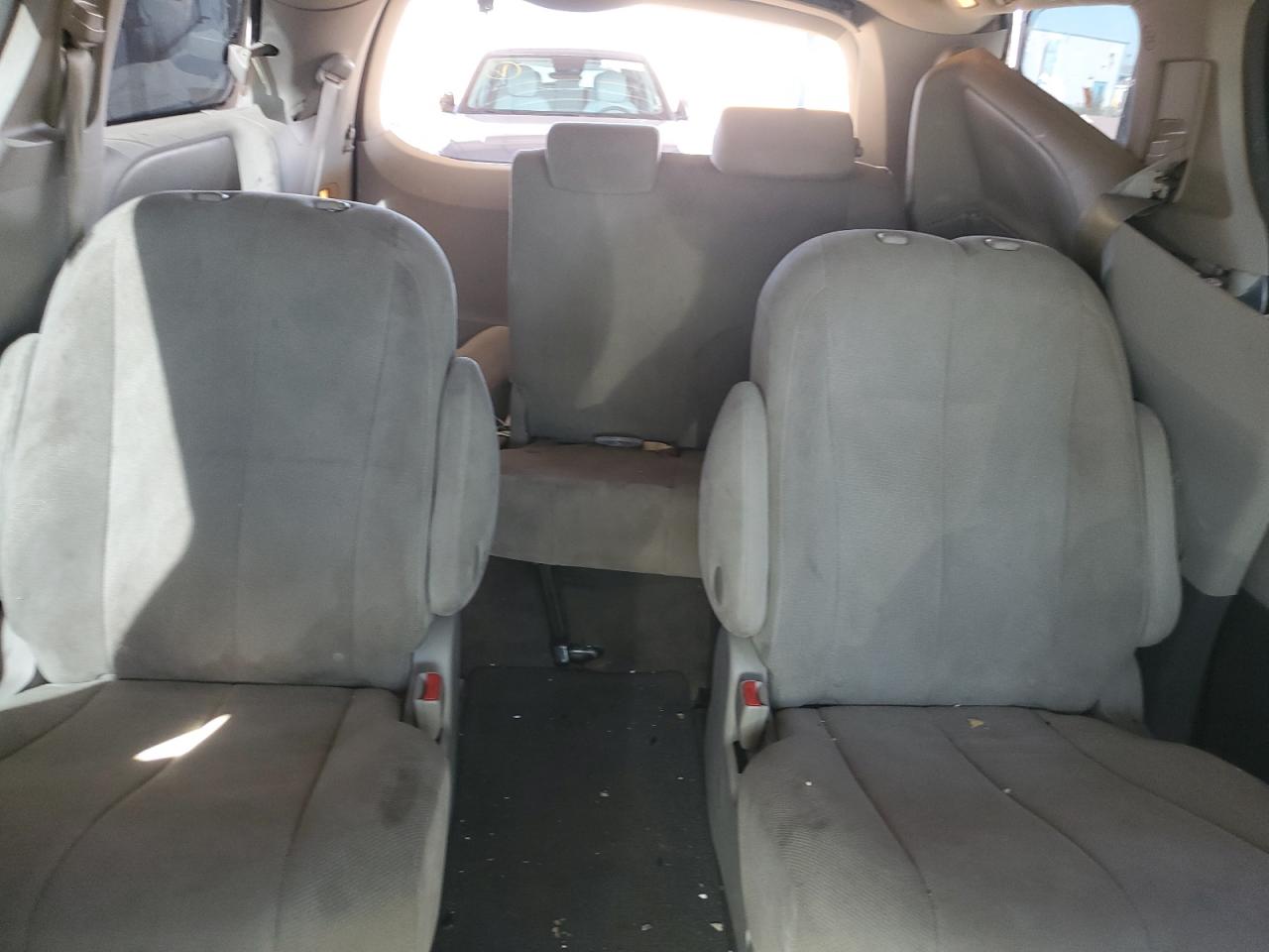 2014 TOYOTA SIENNA L 7-PASSENGER photo 10