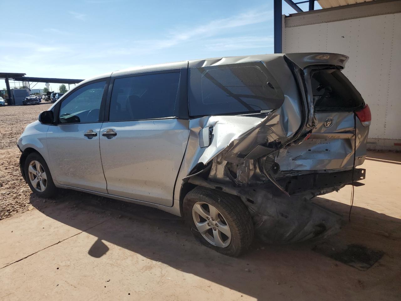 2014 TOYOTA SIENNA L 7-PASSENGER photo 2
