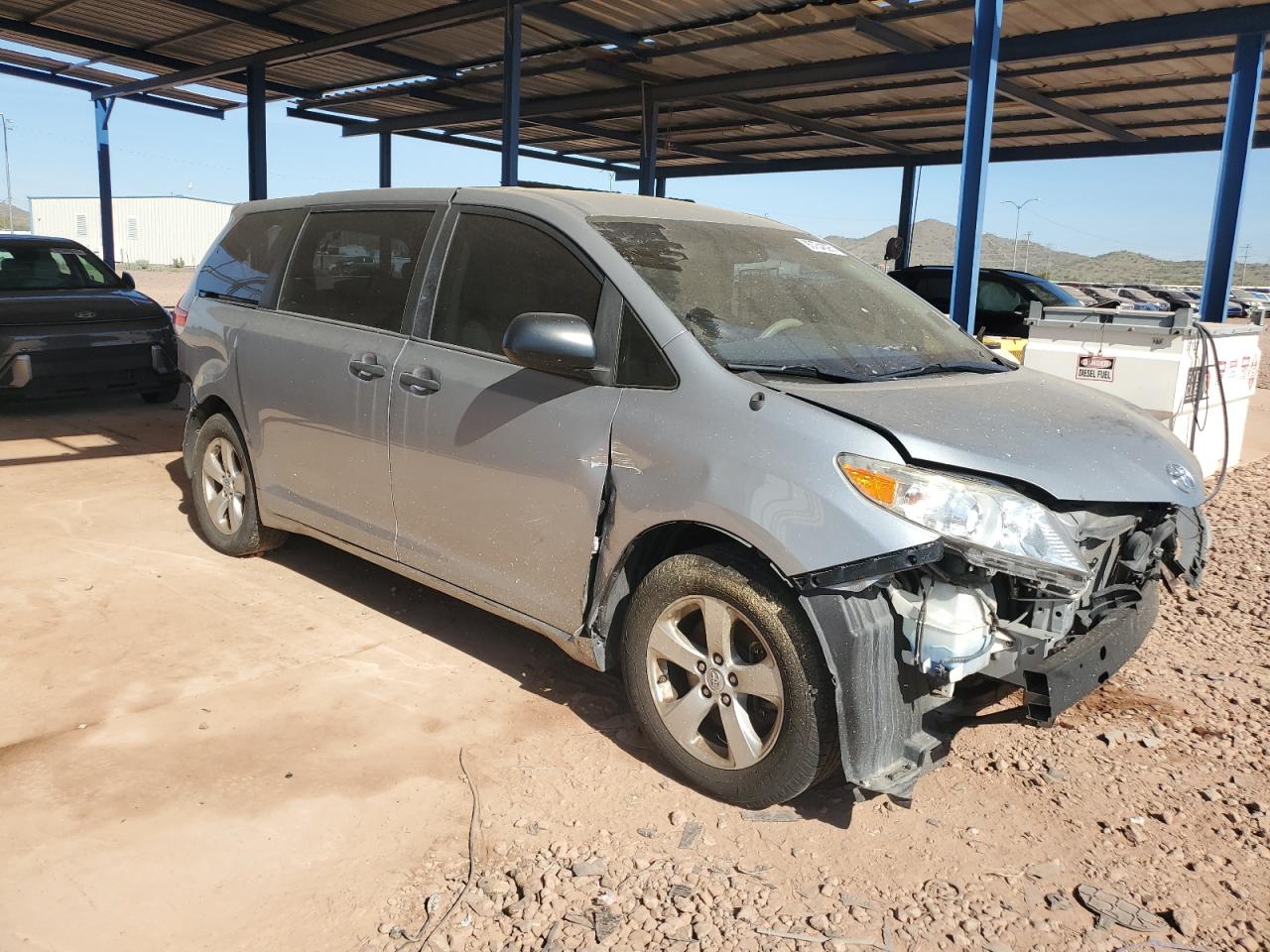 2014 TOYOTA SIENNA L 7-PASSENGER photo 4