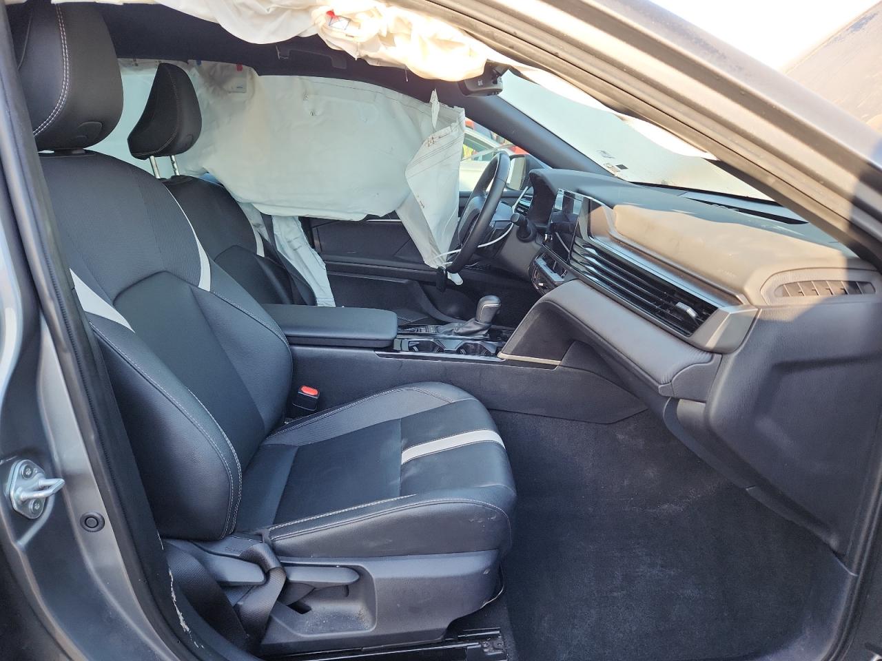 2025 TOYOTA CAMRY XSE photo 13
