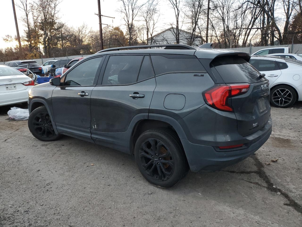 2020 GMC TERRAIN SLE photo 2