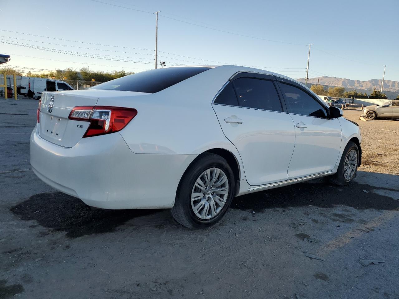 2013 TOYOTA CAMRY LE photo 9