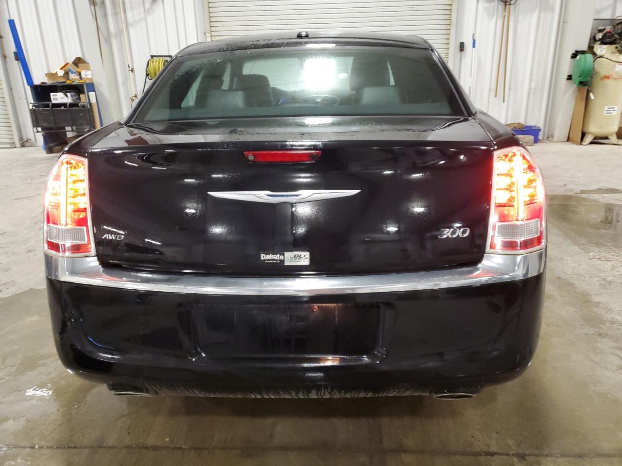 2014 CHRYSLER 300 photo 16