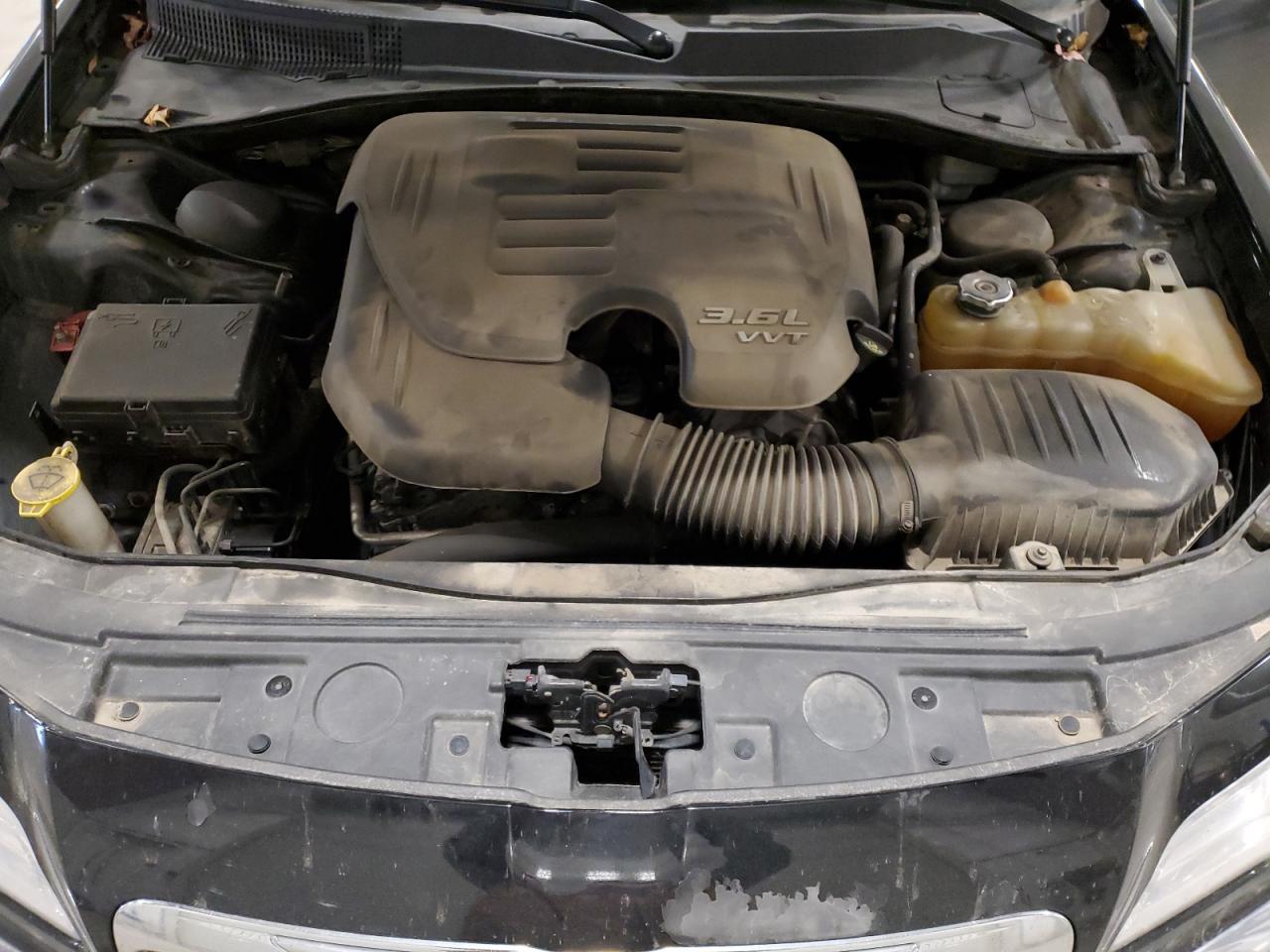2014 CHRYSLER 300 photo 31