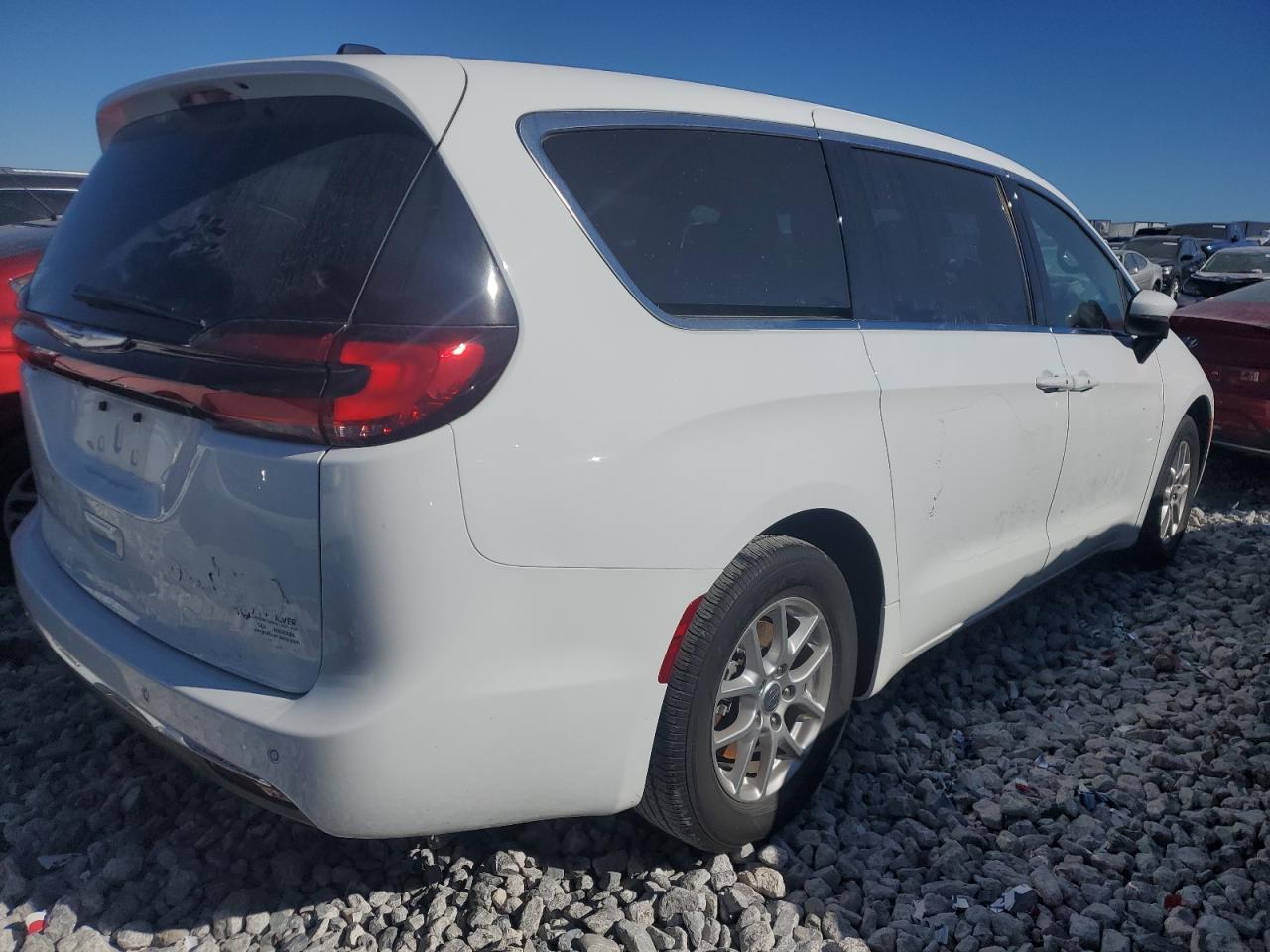 2023 CHRYSLER PACIFICA TOURING photo 5